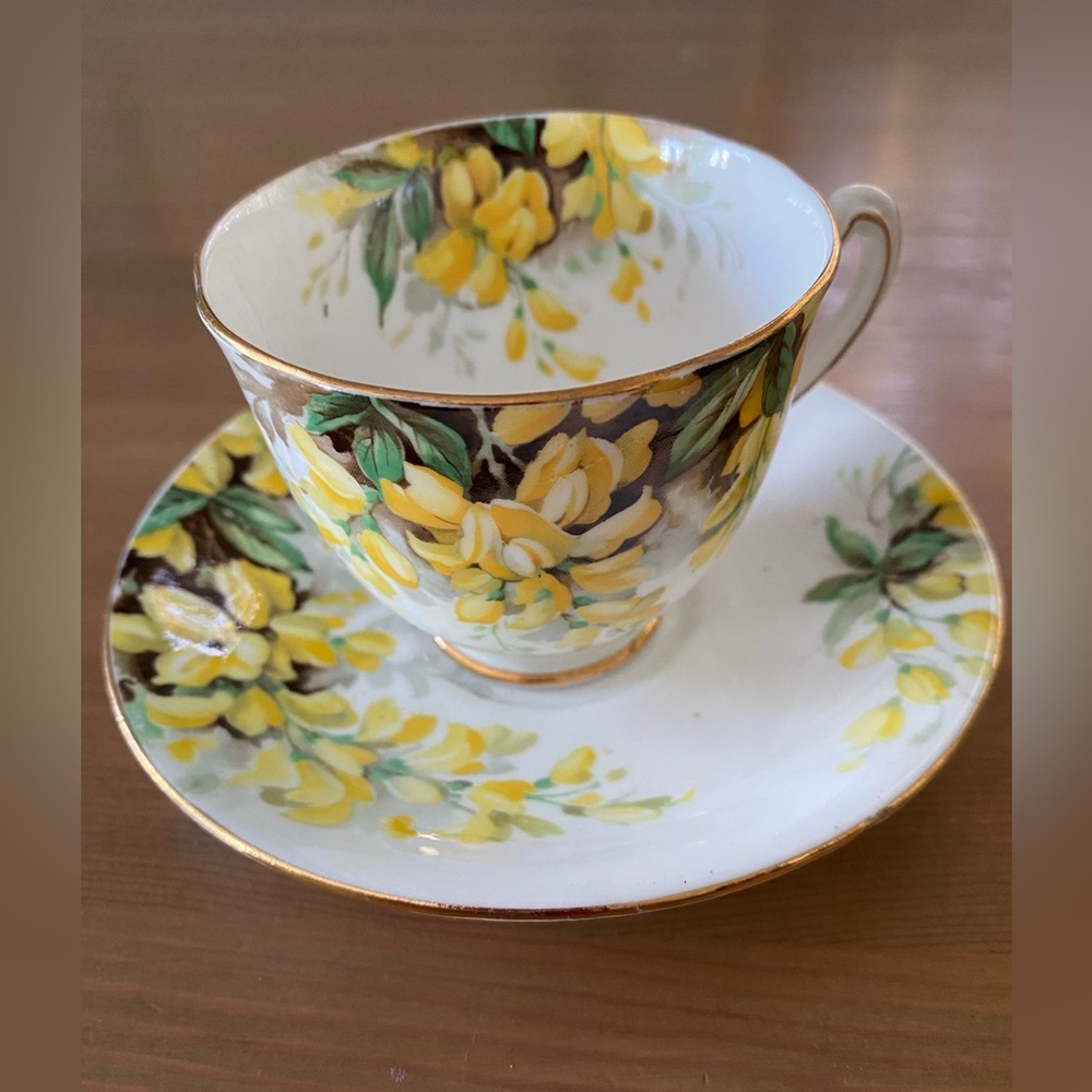 Royal Standard ‘Laburnum’ tea cup & saucer